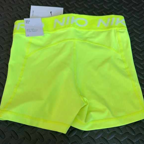 Nike Women’s Pro Shorts 3” - New - Picture 3 of 4